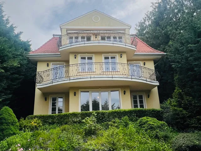 Eladó ház Budapest II. kerület, Széphalom 350 nm
