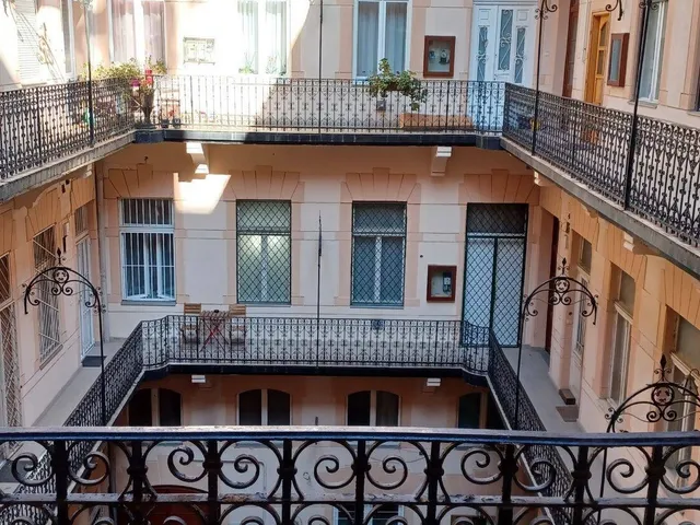 Eladó lakás Budapest VI. kerület, Nagykörúton belüli terület, Izabella utca 104 nm