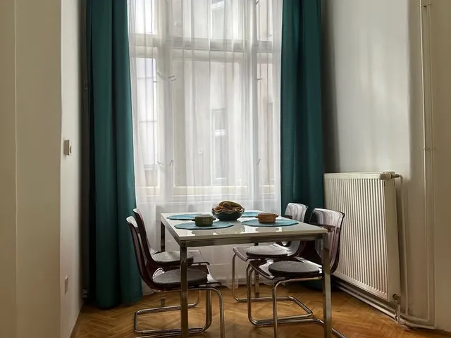 Kiadó lakás Budapest V. kerület, Bank negyed, Papnövelde utca 60 nm