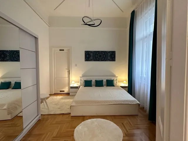 Kiadó lakás Budapest V. kerület, Bank negyed, Papnövelde utca 60 nm