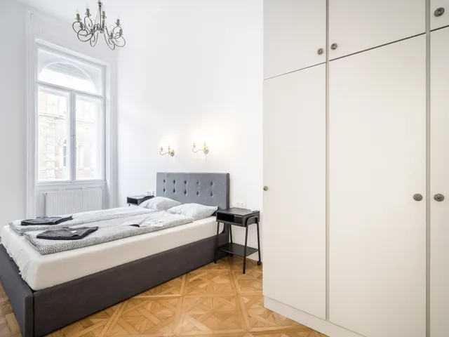 Kiadó lakás Budapest VI. kerület, Nagykörúton belüli terület 130 nm