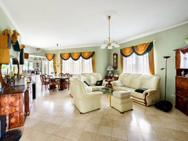 Eladó ház Budapest III. kerület, Farkastorki út 700 nm