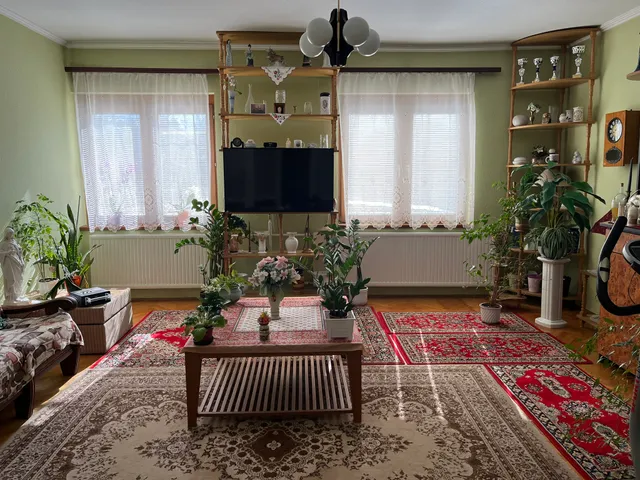 Eladó ház Nyirád 263 nm