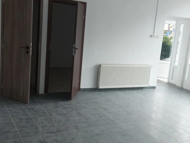 Eladó kereskedelmi és ipari ingatlan Ajka, Szabadság tér 4 97 nm