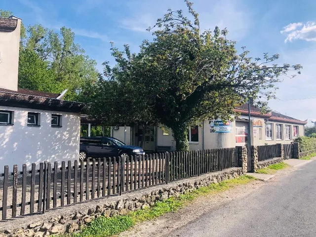 Eladó kereskedelmi és ipari ingatlan Ajka 460 nm