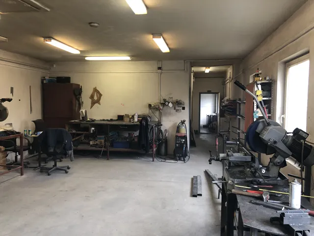 Eladó kereskedelmi és ipari ingatlan Ajka, Gyár u.37. 155 nm