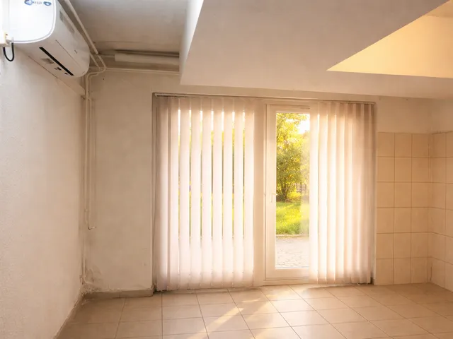 Eladó kereskedelmi és ipari ingatlan Ajka, Alkotmány utca 15 23 nm