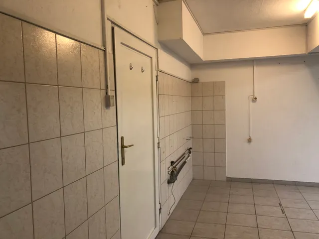 Eladó kereskedelmi és ipari ingatlan Ajka, Alkotmány utca 15 23 nm