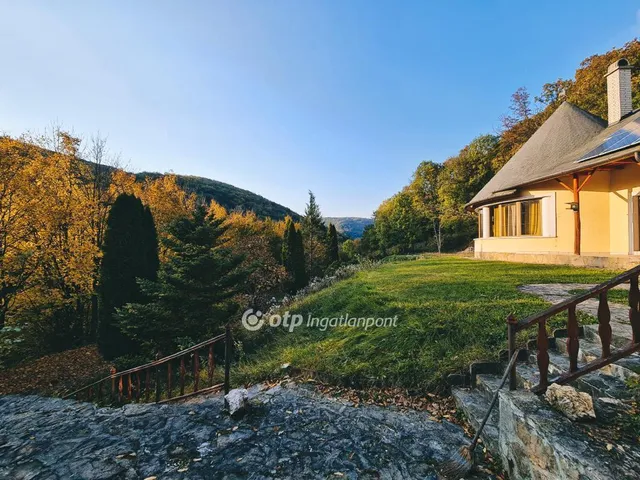 Eladó ház Bakonybél, Pápai utca 240 nm