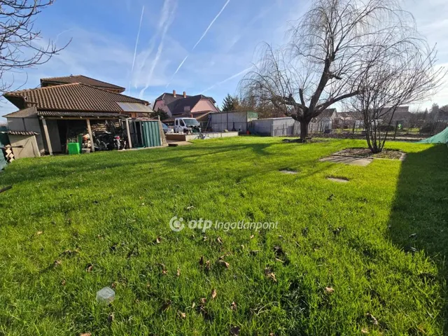 Eladó ház Pápa, Tókert, kert utca 196 nm