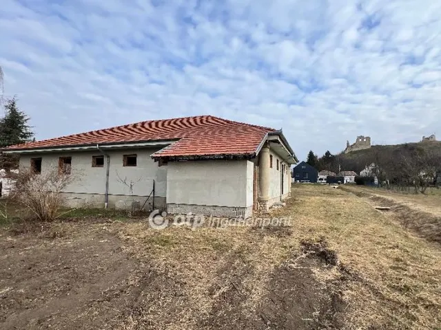 Eladó ház Döbrönte, Falu közepe 220 nm