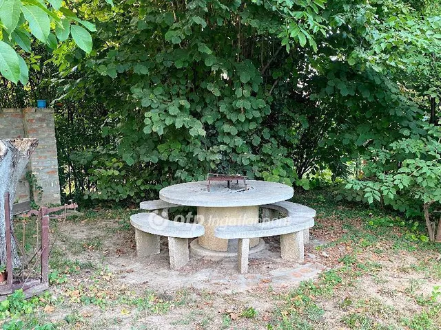 Eladó ház Győrújbarát 298 nm