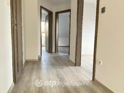 Eladó ház Győrújbarát 298 nm