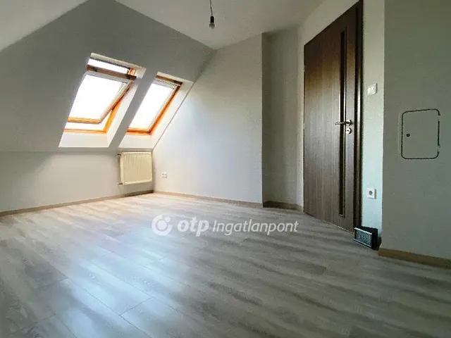Eladó ház Győrújbarát 298 nm