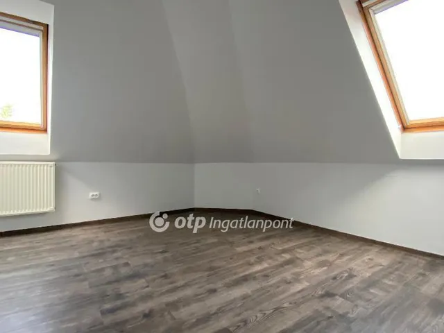 Eladó ház Győrújbarát 298 nm