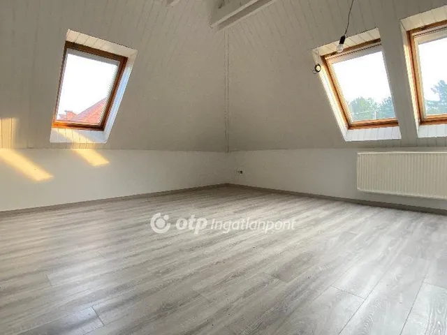 Eladó ház Győrújbarát 298 nm