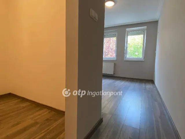 Eladó ház Győrújbarát 298 nm
