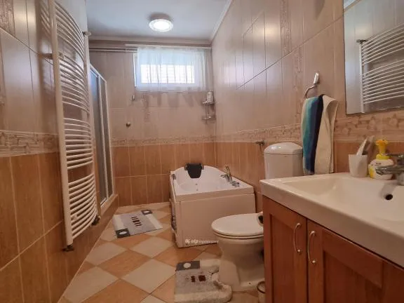 Eladó ház Pápa 209 nm