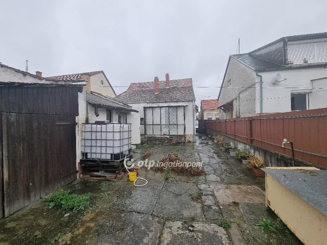 Eladó ház Pápa, Tókert 64 nm
