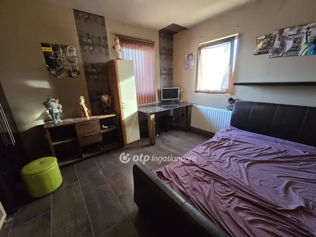 Eladó ház Pápa, Tókert 195 nm