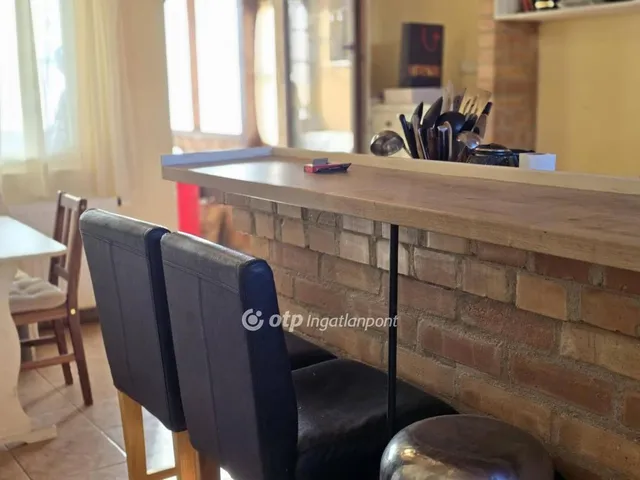 Eladó ház Pápa, Tókert 195 nm