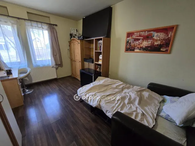 Eladó ház Pápa, Tókert 195 nm
