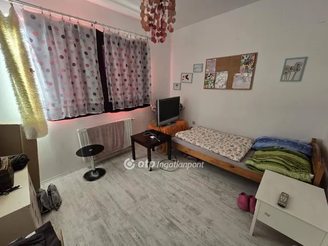 Eladó ház Pápa, Tókert 195 nm