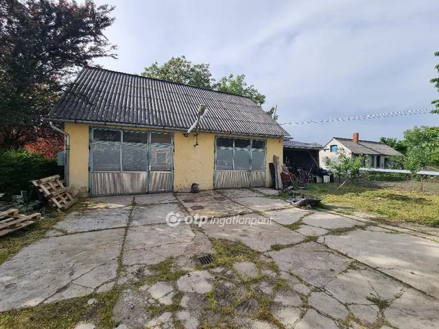 Eladó ház Pápa 295 nm
