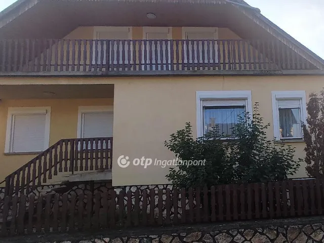 Eladó ház Pápa 295 nm