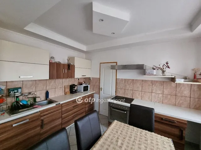 Eladó ház Iszkáz 190 nm