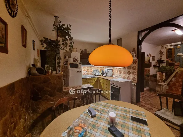 Eladó lakás Jánosháza 151 nm