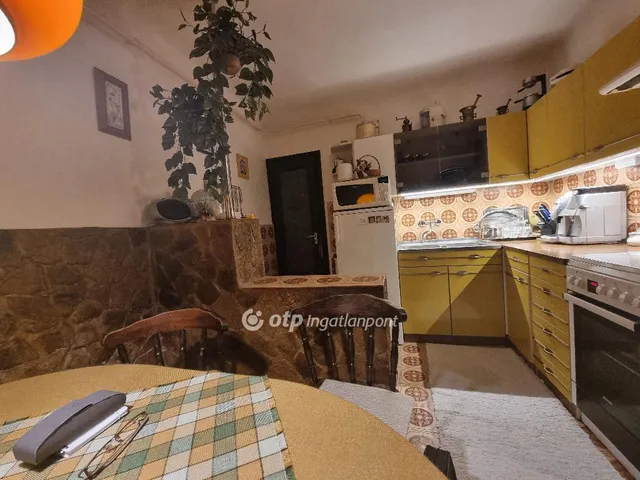 Eladó lakás Jánosháza 151 nm