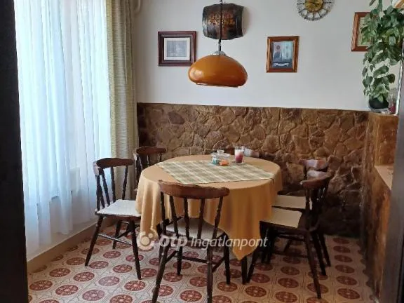 Eladó lakás Jánosháza 151 nm