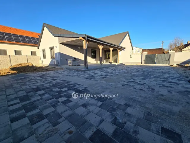 Eladó ház Somlószőlős 120 nm
