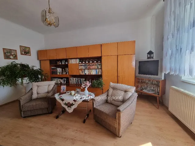 Eladó ház Pápateszér 69 nm