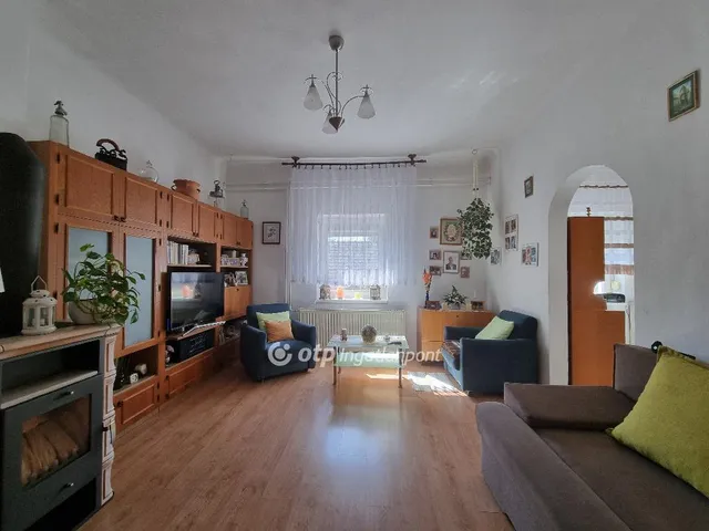 Eladó ház Pápateszér 69 nm