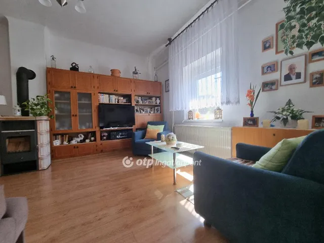 Eladó ház Pápateszér 69 nm