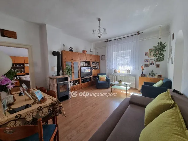 Eladó ház Pápateszér 69 nm