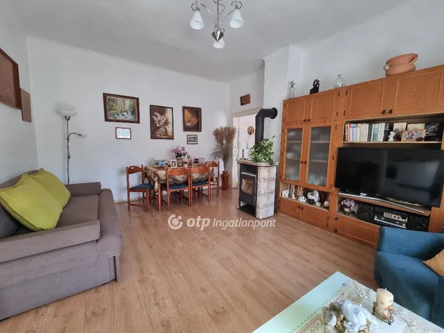 Eladó ház Pápateszér 69 nm
