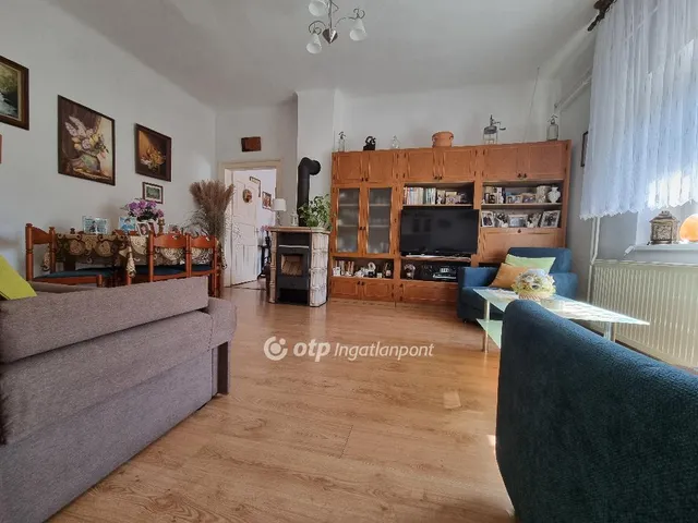 Eladó ház Pápateszér 69 nm