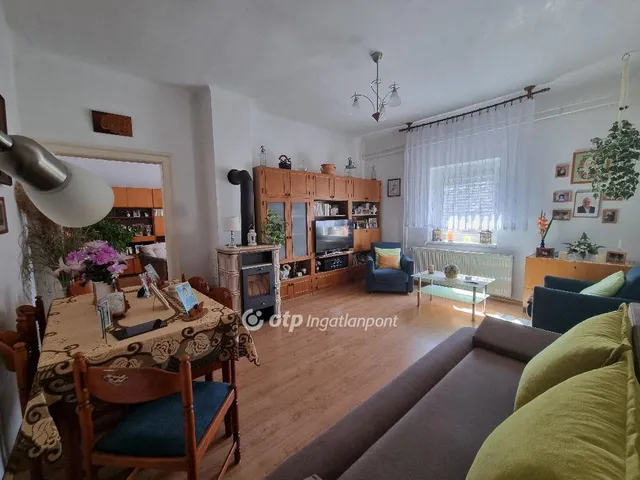 Eladó ház Pápateszér 69 nm