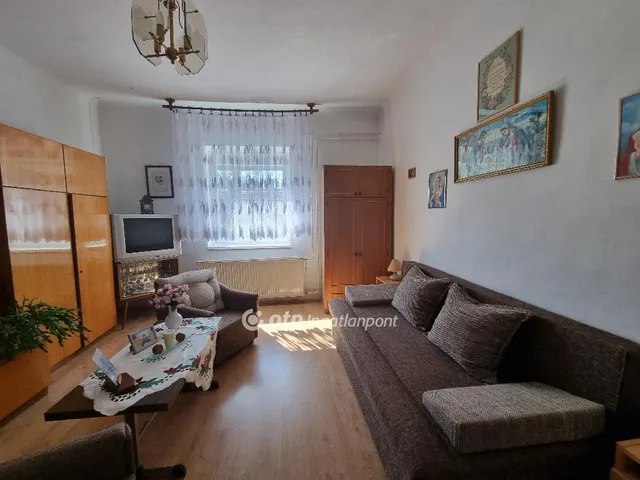 Eladó ház Pápateszér 69 nm