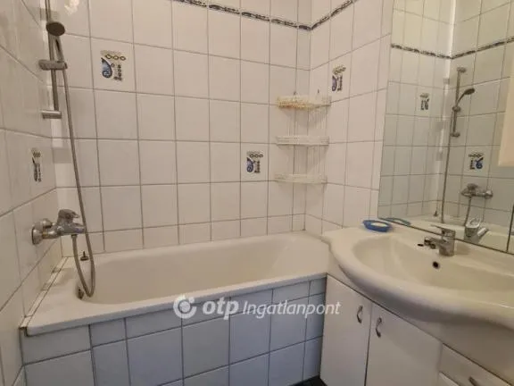 Eladó lakás Pápa 68 nm