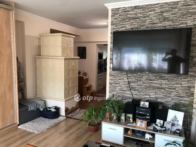 Eladó lakás Ajka 77 nm