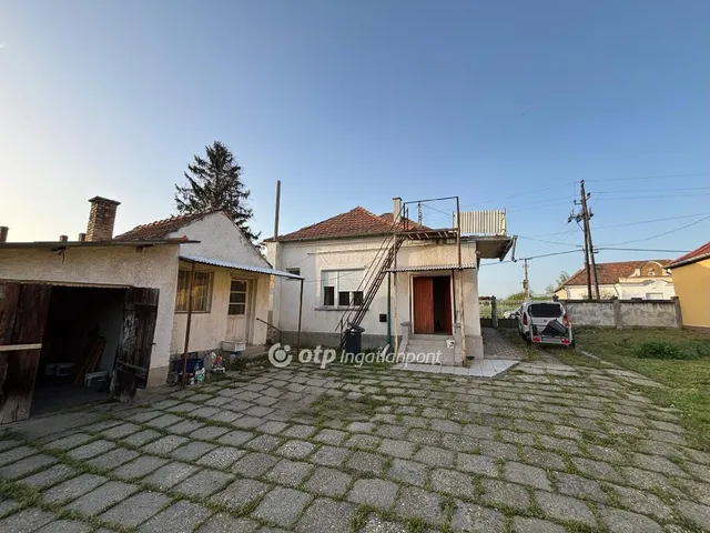 Eladó ház Tét 90 nm