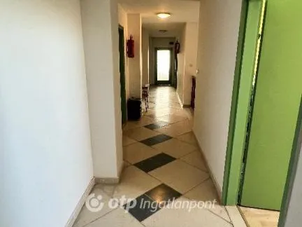 Eladó kereskedelmi és ipari ingatlan Pápa 670 nm
