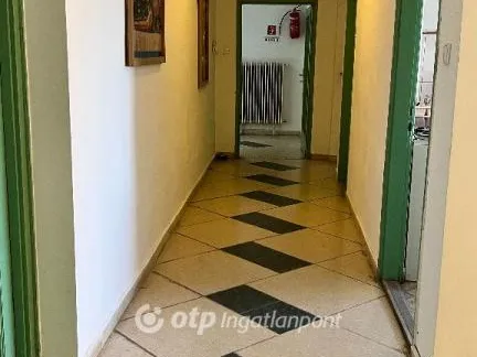 Eladó kereskedelmi és ipari ingatlan Pápa 670 nm