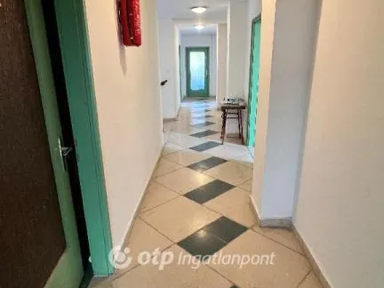 Eladó kereskedelmi és ipari ingatlan Pápa 670 nm