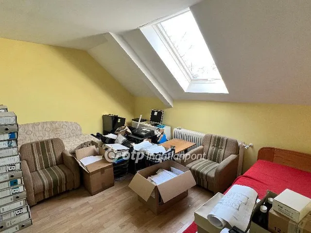 Eladó kereskedelmi és ipari ingatlan Pápa 670 nm