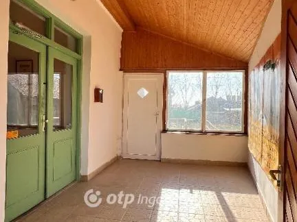 Eladó kereskedelmi és ipari ingatlan Pápa 670 nm